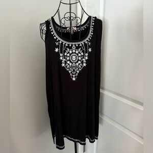 Philosophy Embroidered White Sleeveless Top in Black Size 2X
